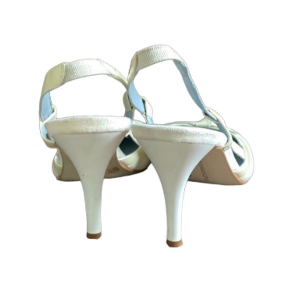 BCBGMAXAZRIA Off White Sling-back 3” Heels Patent Leather & Suede Toe Size 6.5 - Picture 3 of 7